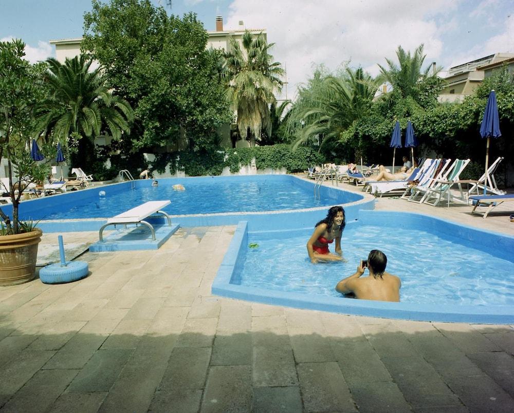 Hotel Riviera Алгеро Екстериор снимка